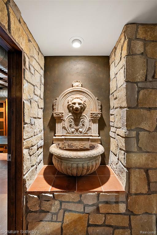 7357 LINDENMERE Drive, Bloomfield Hills, MI 48301 — Photo 47