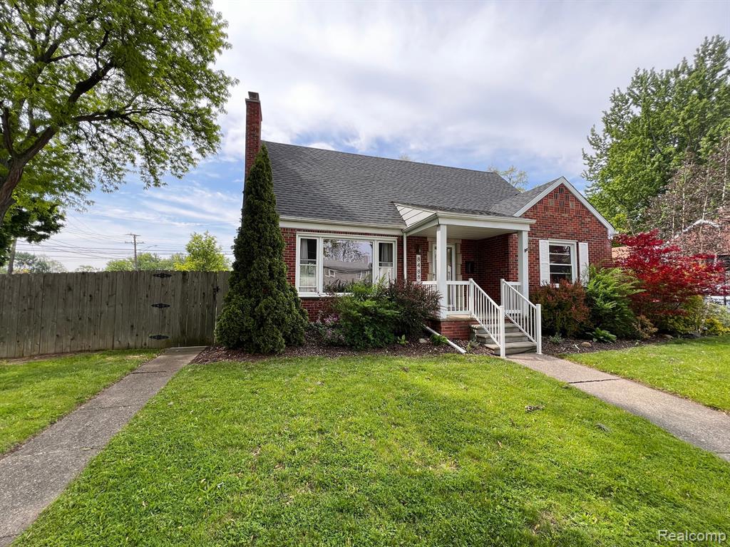 8488 HARDING, Center Line, MI 48015 — Photo 2