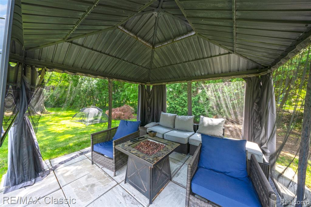 6638 Woodbank Drive, Bloomfield Hills, MI 48301 — Photo 30
