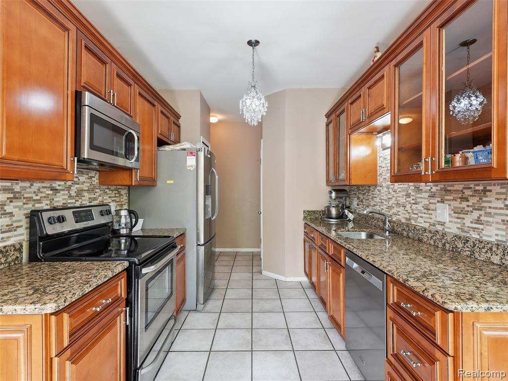 7342 Meadowridge Drive, West Bloomfield, MI — Photo 9