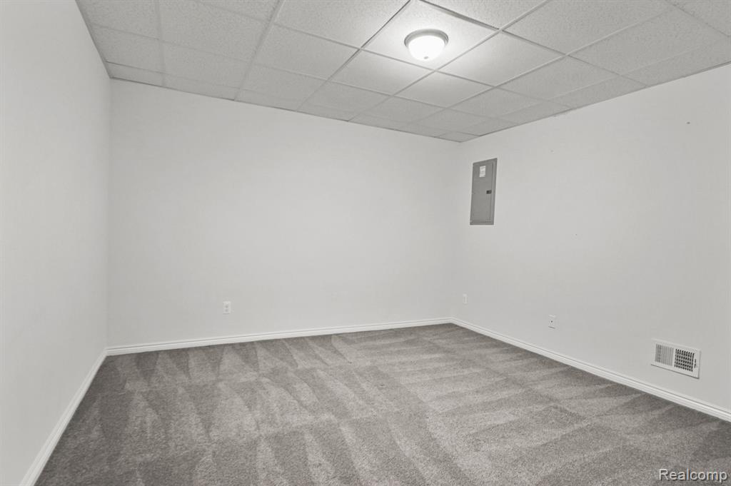 5176 HAWKSEYE Terrace, Warren, MI 48092 — Photo 23
