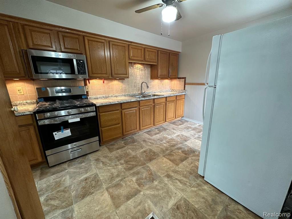 7107 N BEECH DALY Road, Dearborn Heights, MI 48127 — Photo 5