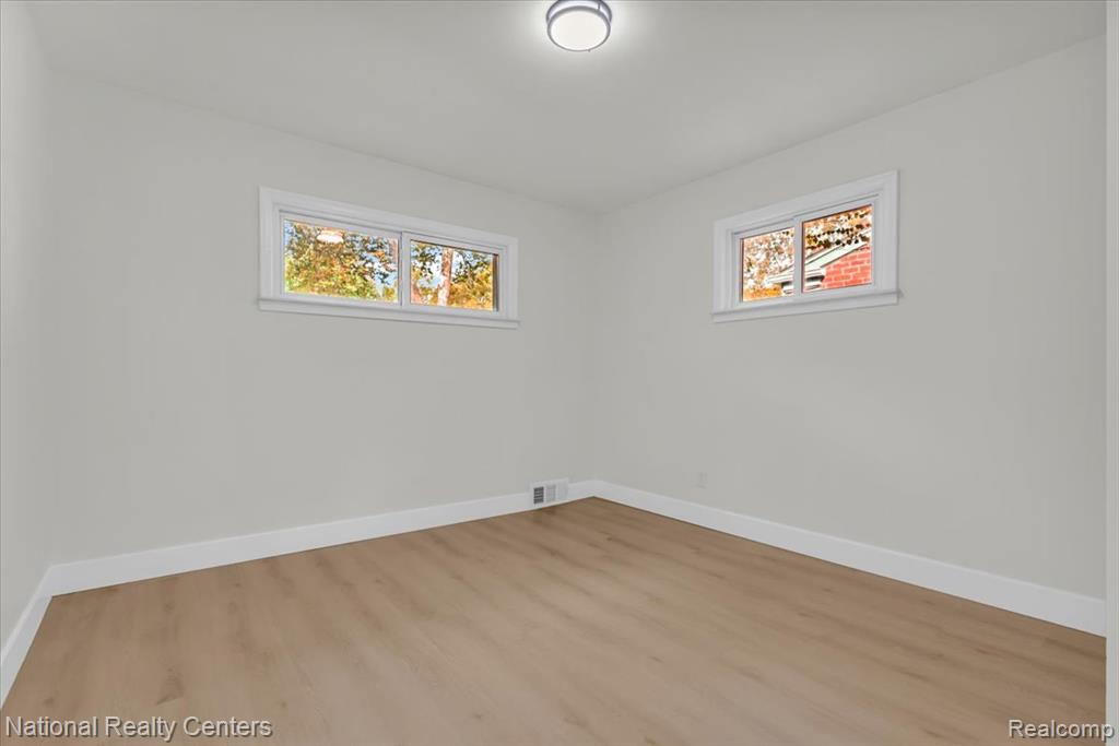 9020 Leverne, Redford, MI 48239 — Photo 16