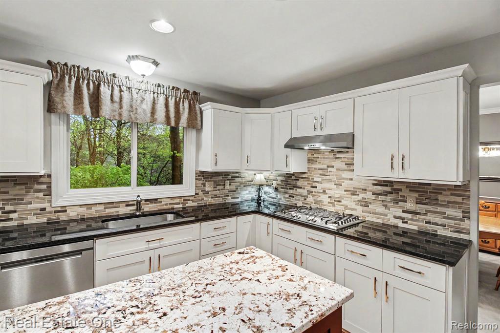 8189 High Point Trail, White Lake, MI — Photo 9