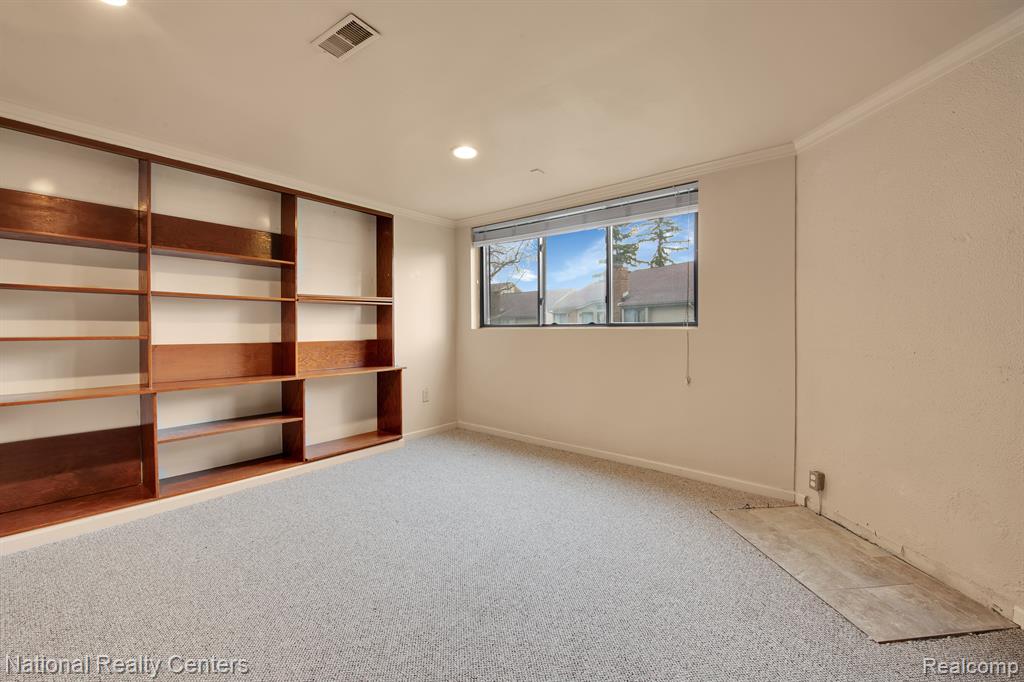 29214 W CHANTICLEER Drive, Southfield, MI 48034 — Photo 22