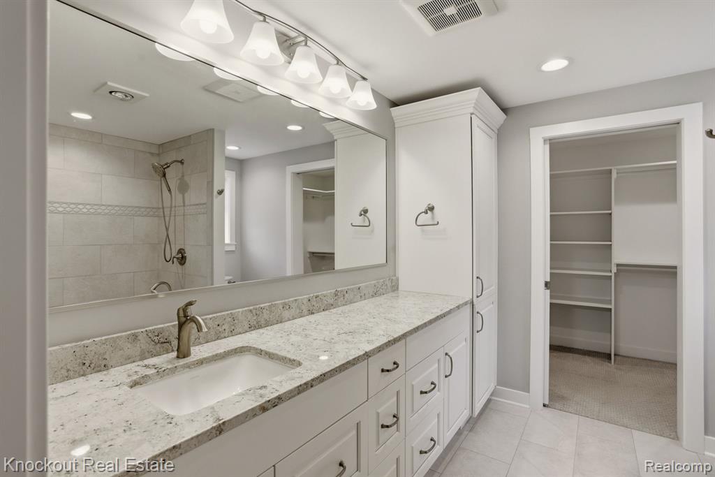 7422 Aspen Creek Drive, Midland, MI 48642 — Photo 22