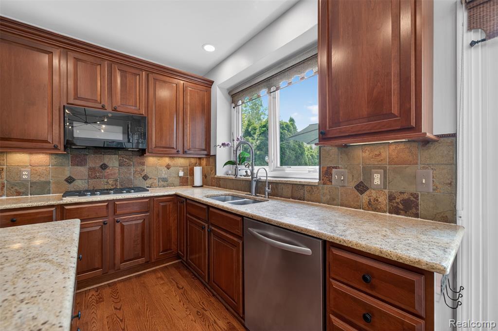 41621 Hempshire Street, Novi, MI — Photo 18