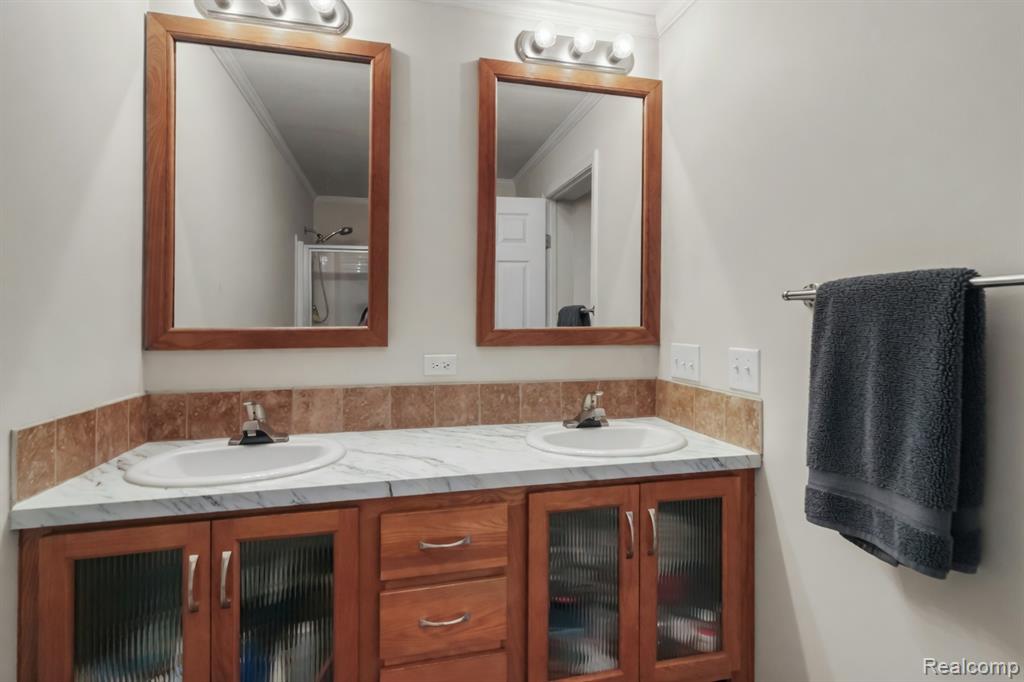 11160 Walden Court, South Lyon, MI 48178 — Photo 13