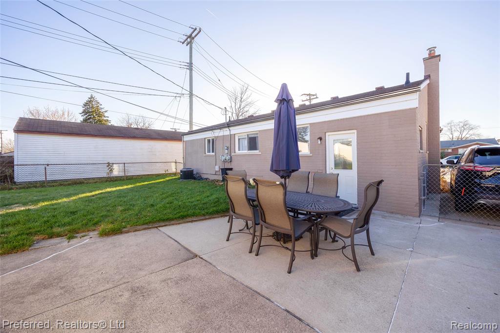 8516 N Hubbard Street, Westland, MI — Photo 4