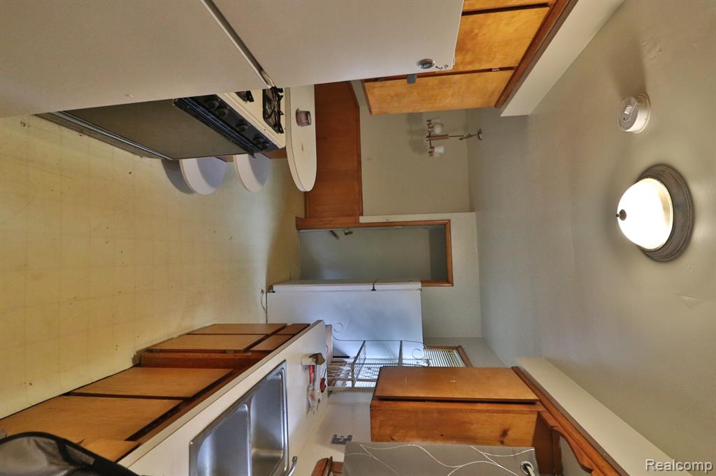 6474 Rosemont Avenue, Detroit, MI 48228 — Photo 3