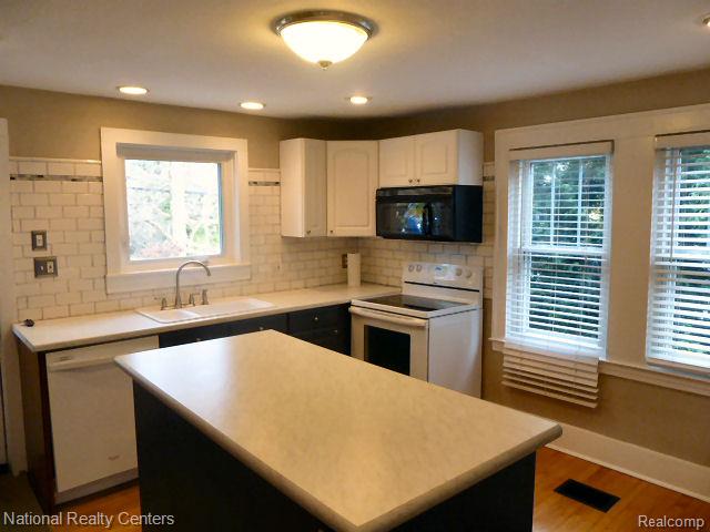 630 W University Drive, Rochester, MI 48307 — Photo 3