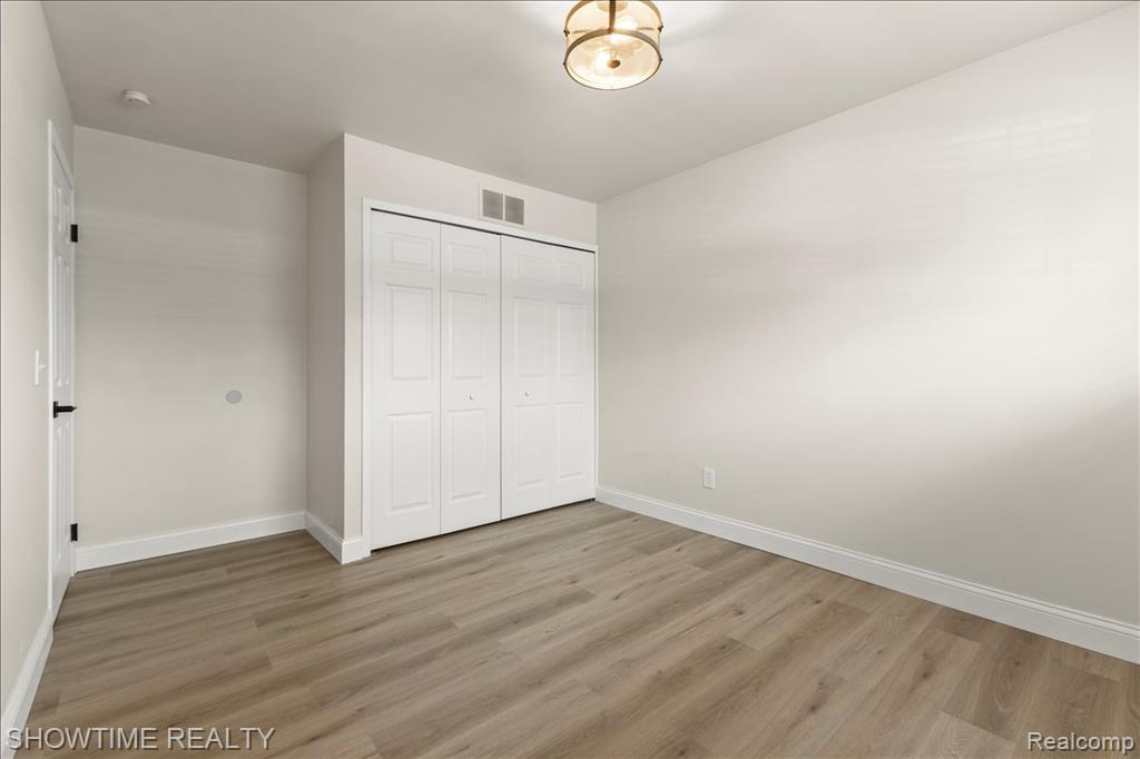 2425 Torquay Avenue, 101, Royal Oak, MI 48073 — Photo 14
