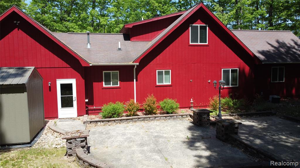 416 Crystal Lane, Roscommon, MI 48653 — Photo 2