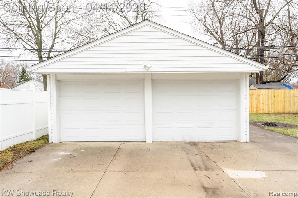 23033 Hawthorne Street, Farmington, MI 48336 — Photo 22