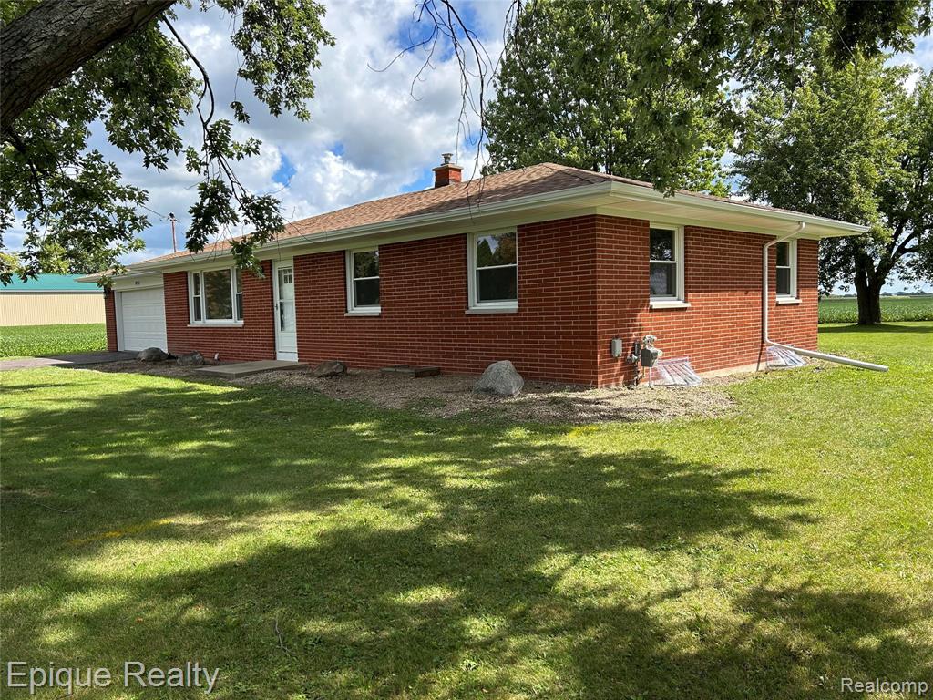 875 S Airport Road, Saginaw, MI 48601 — Photo 2