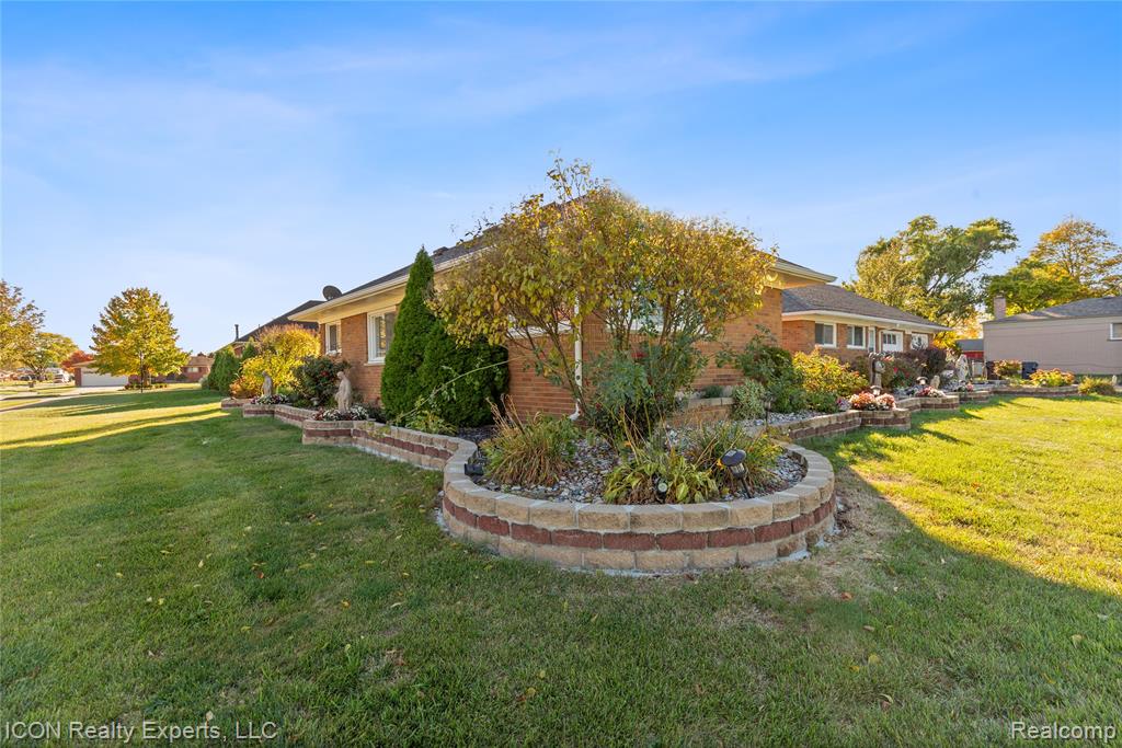 5072 15 Mile Road, Sterling Heights, MI 48310 — Photo 46