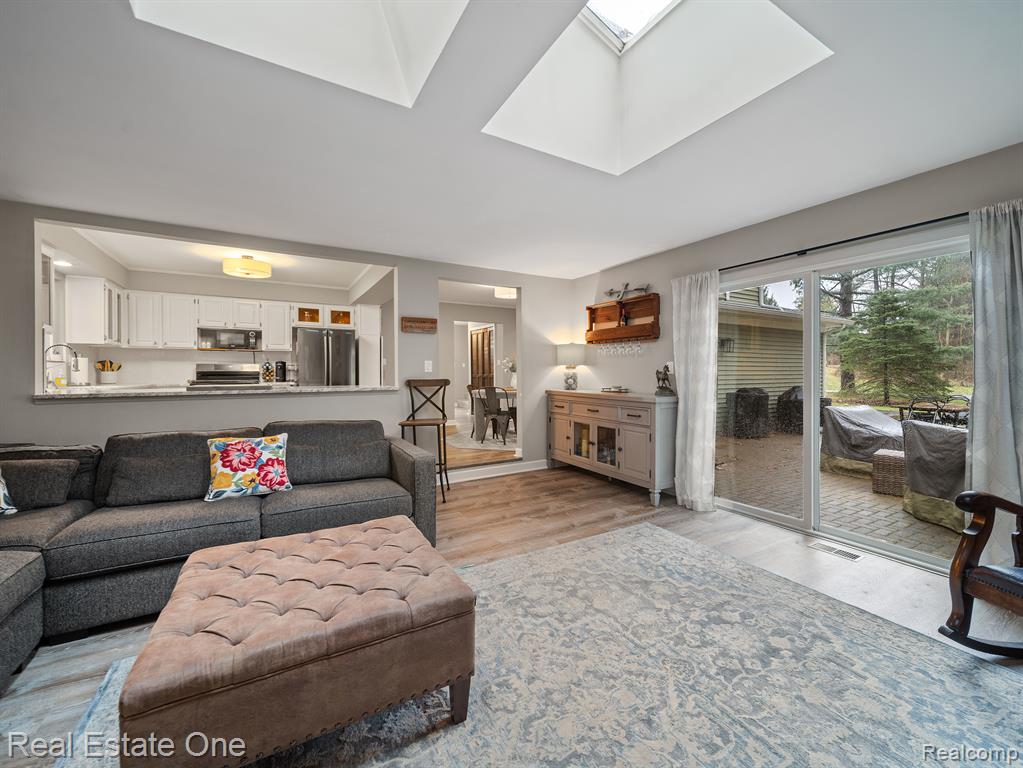 5219 PINE HILL Circle, Howell, MI 48843 — Photo 9