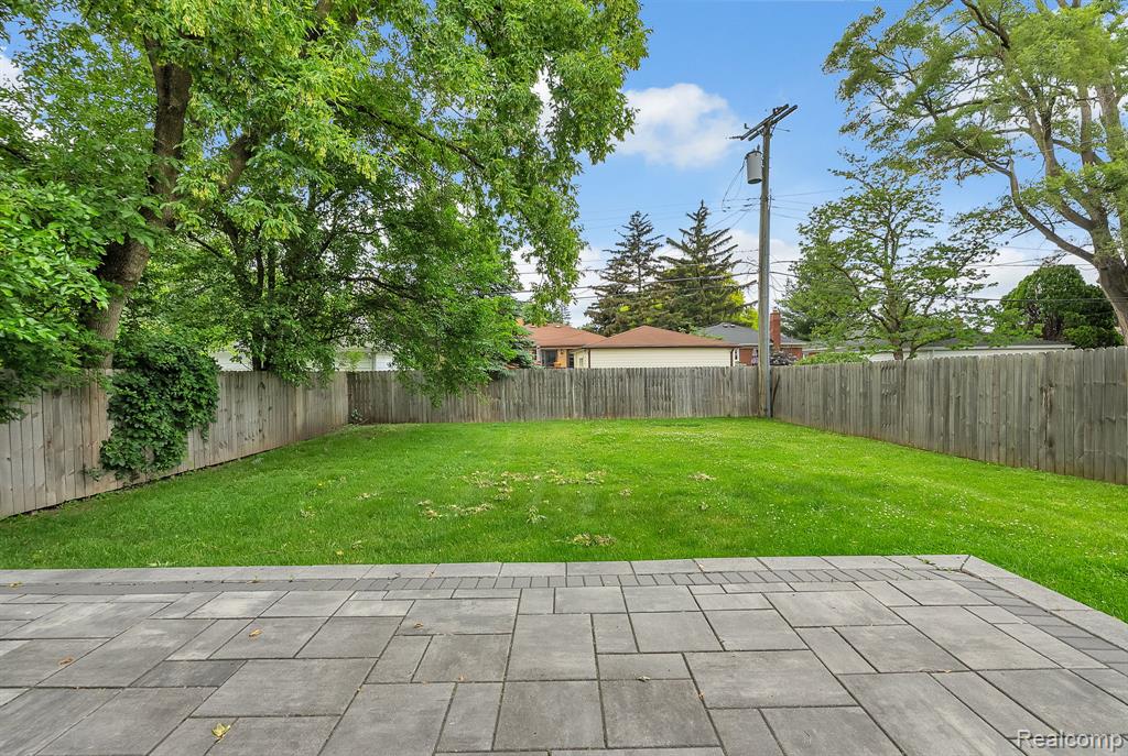 423 Woodlawn Ave, Royal Oak, MI 48073 — Photo 4