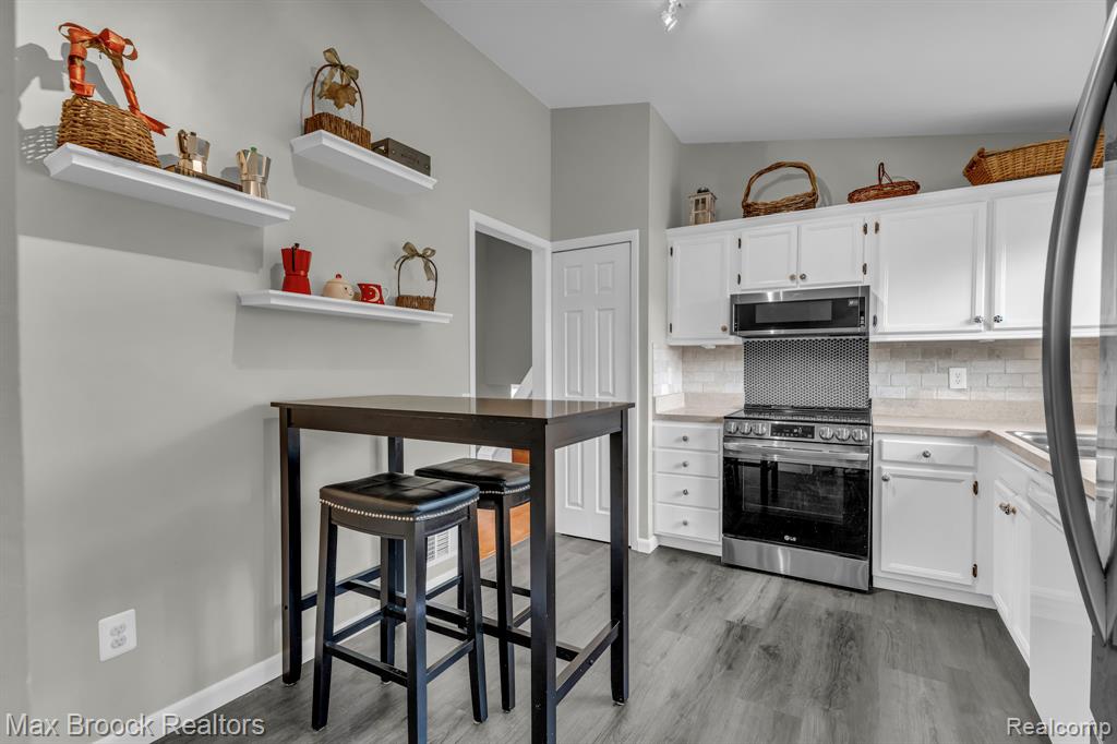 591 S Spinningwheel Lane, Bloomfield Hills, MI 48304 — Photo 13