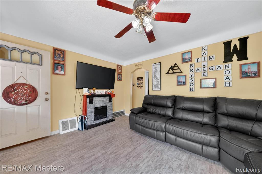 4643 Niagara Street, Wayne, MI 48184 — Photo 8