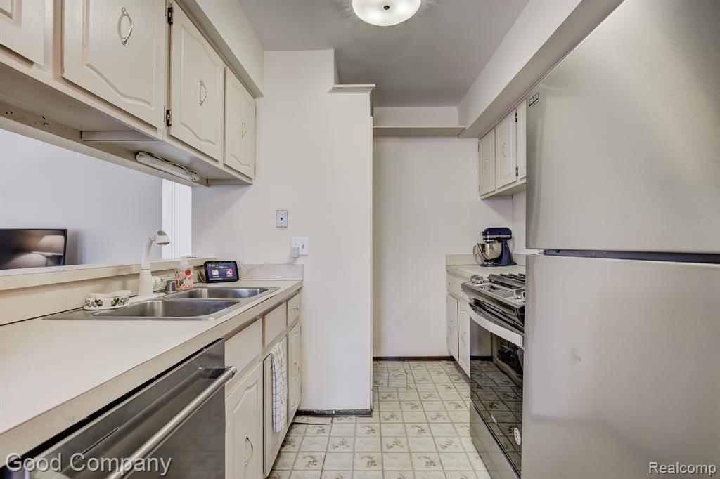 21208 E GLEN HAVEN Circle, Northville, MI 48167 — Photo 14