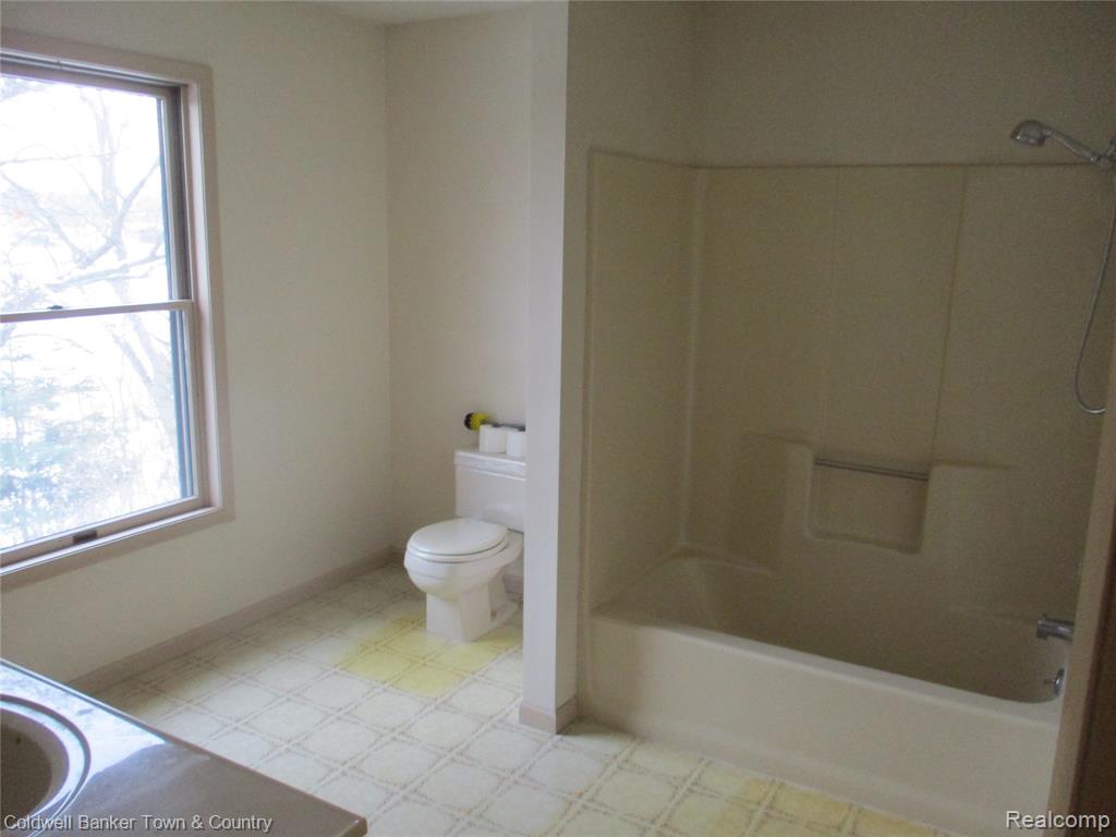 9102 Lake Crest Drive, Whitmore Lake, MI 48189 — Photo 31