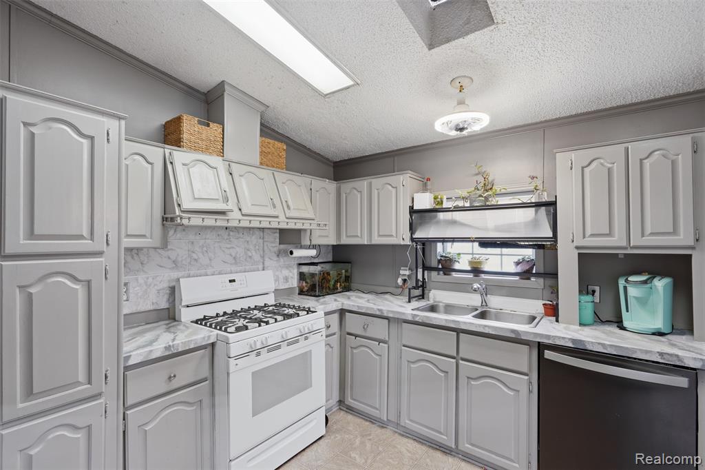 28725 Parkview, Flat Rock, MI 48134 — Photo 6