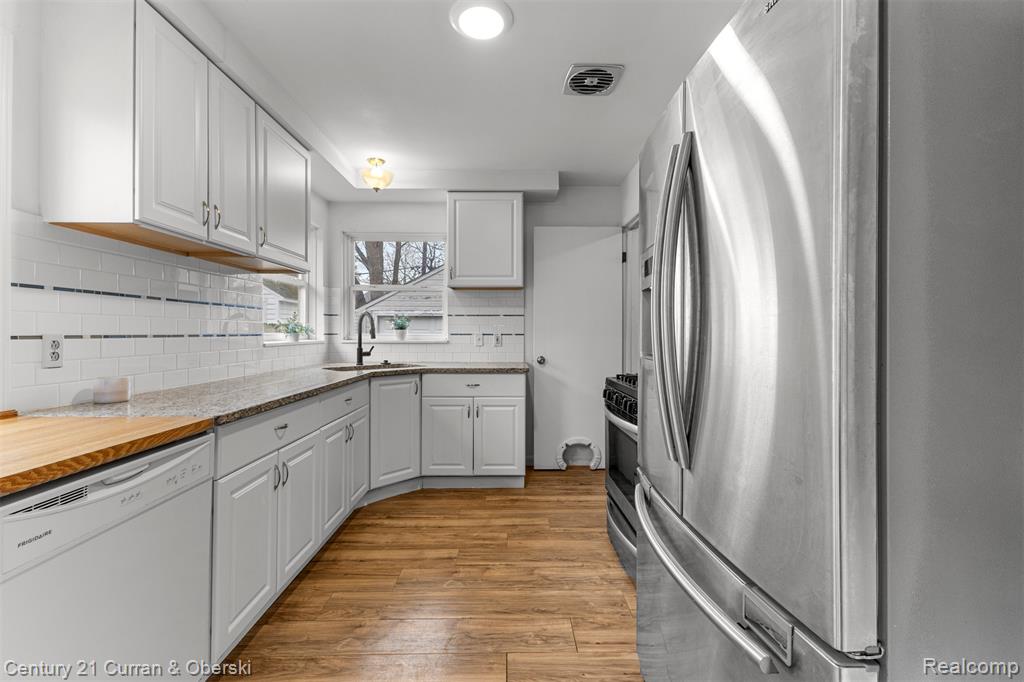 304 Draper Avenue, Pontiac, MI 48341 — Photo 9