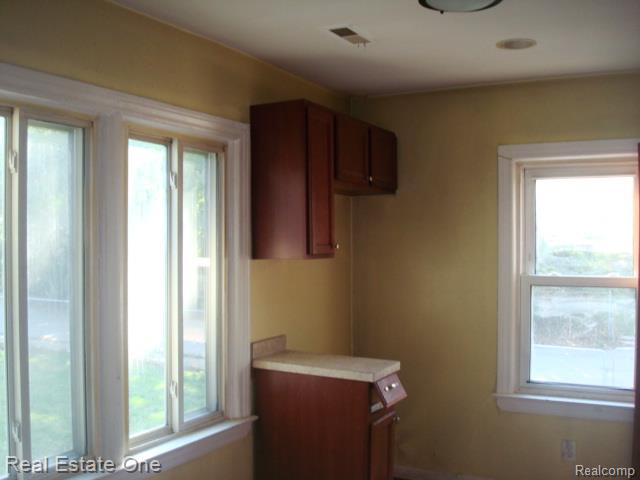 8405 Jackson Avenue, Warren, MI 48089 — Photo 5