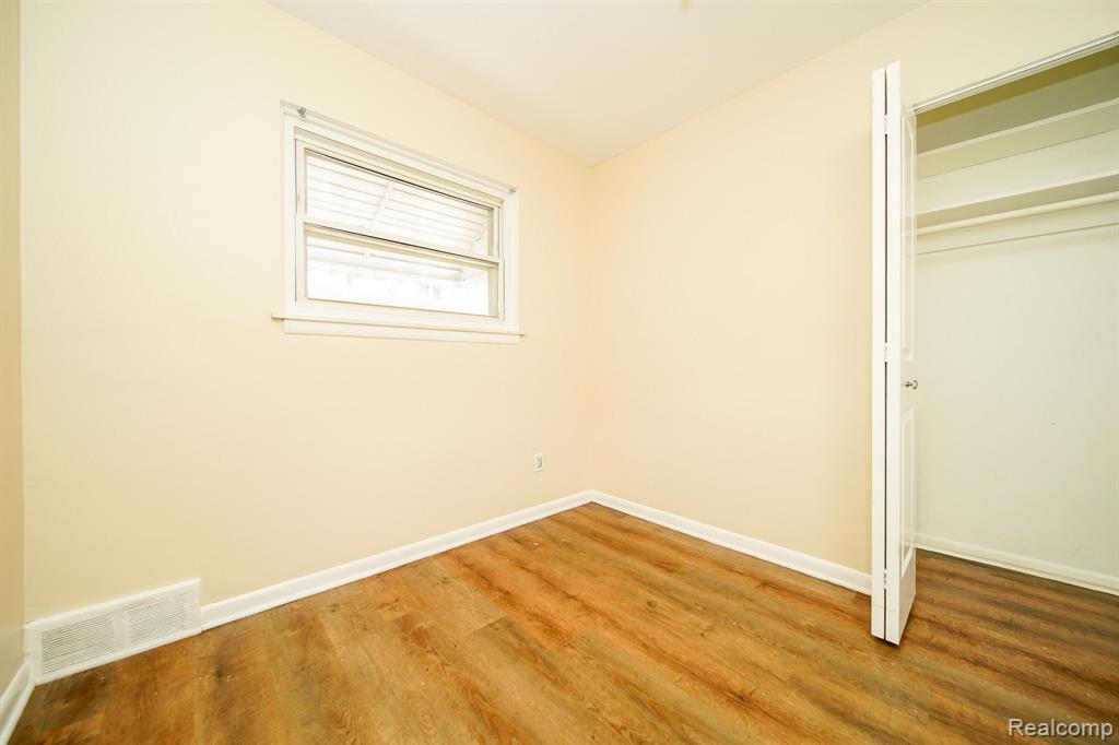 4620 DUDLEY Street, Dearborn Heights, MI 48125 — Photo 25