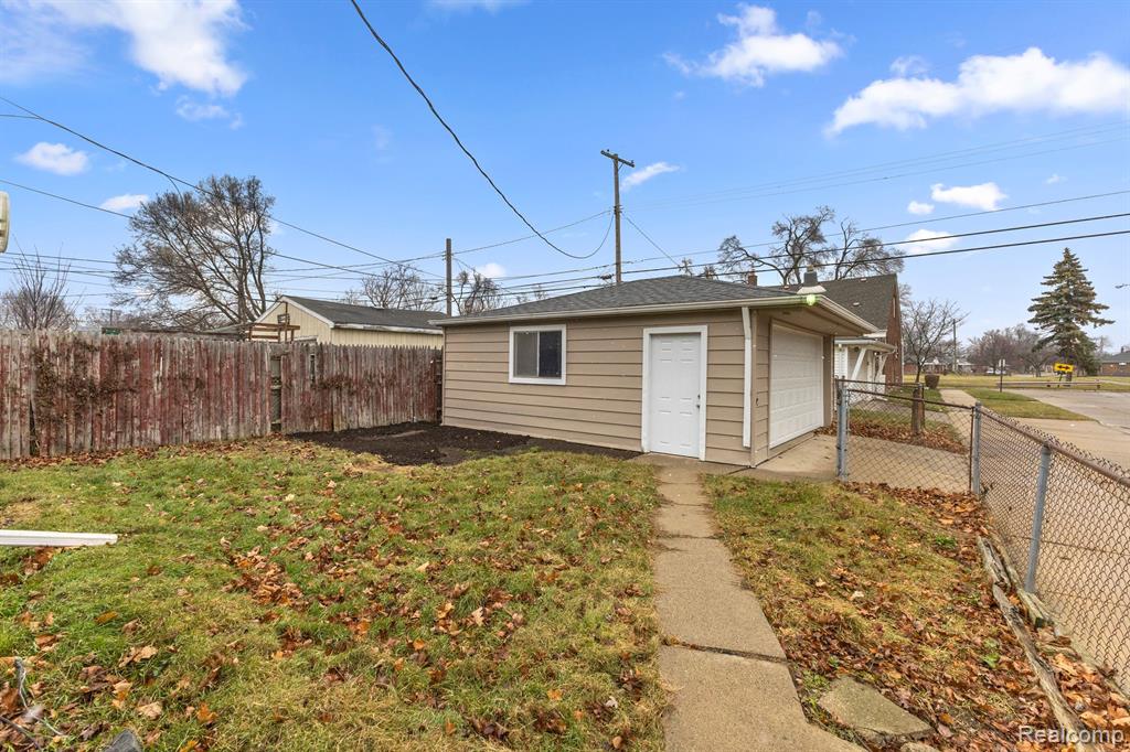 908 STEWART Avenue, Lincoln Park, MI 48146 — Photo 24