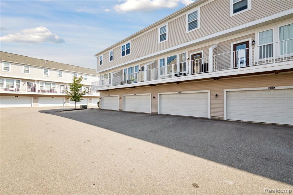 3189 Chambers W, Wixom, MI 48393 — Photo 38