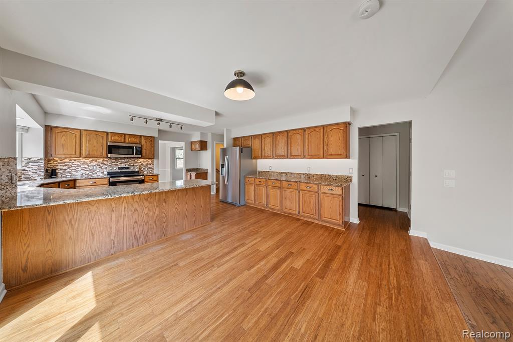 9415 Lakewood Drive, Grosse Ile, MI 48138 — Photo 15