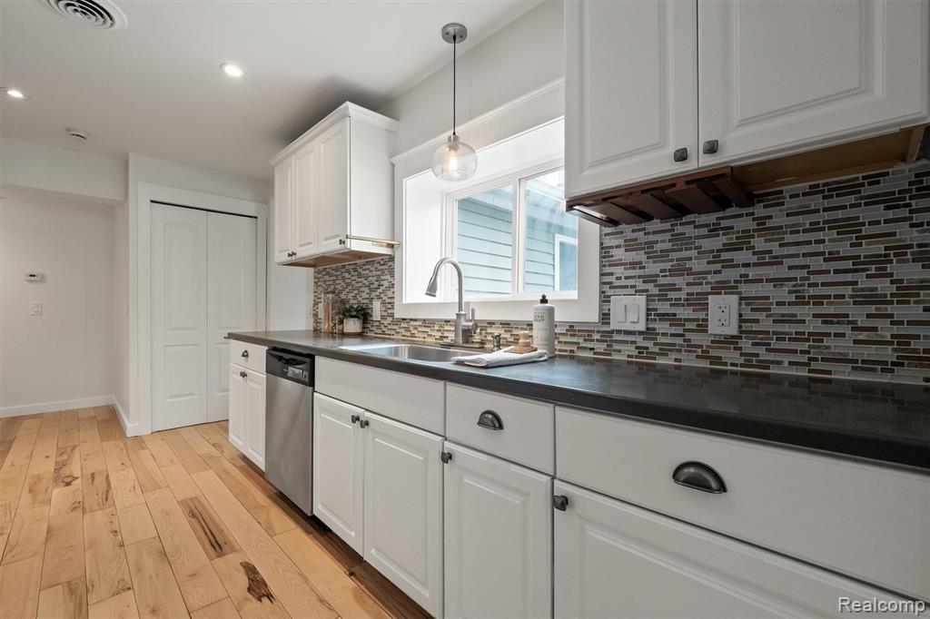 970 Henderson Avenue, Waterford, MI 48328 — Photo 10