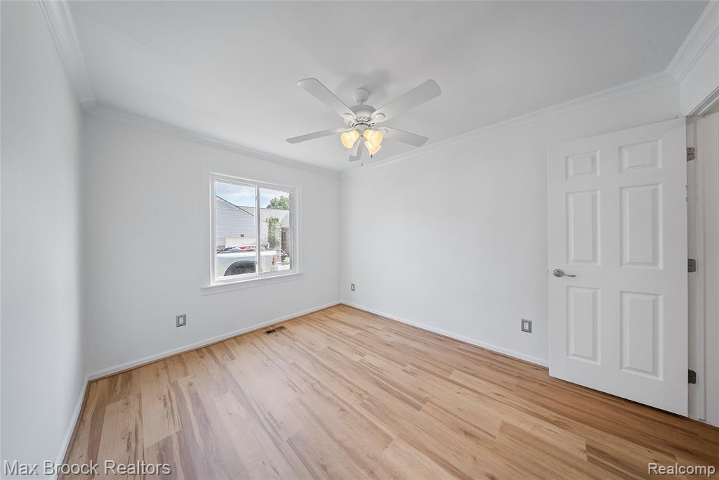 718 Claire Pointe Drive, 17, Saint Clair Shores, MI 48081 — Photo 12