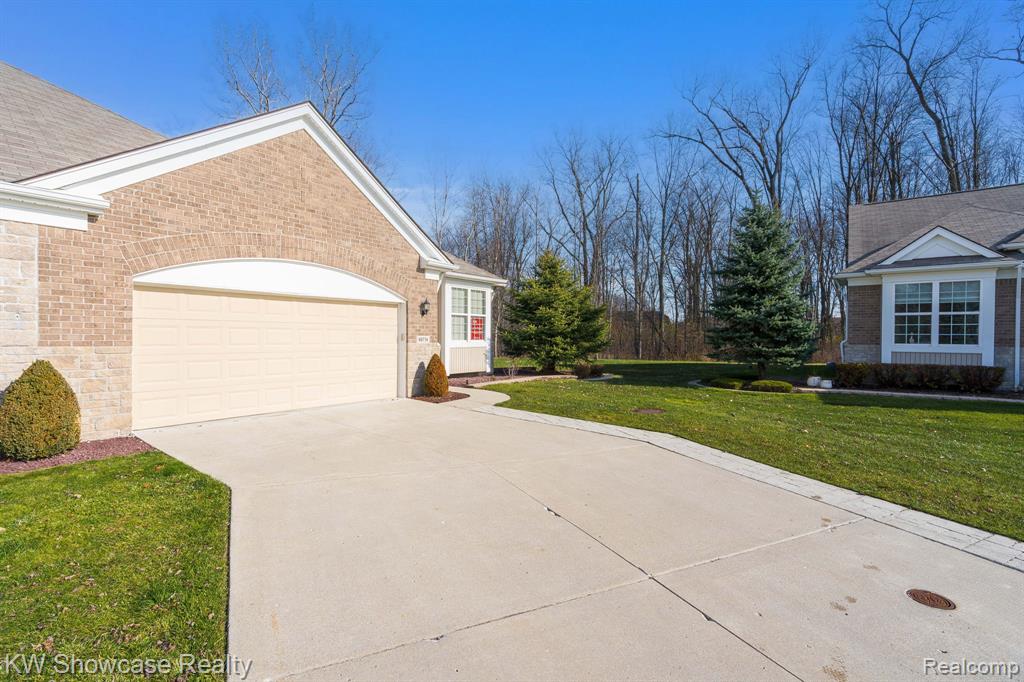 49714 Lakewood Street, 33, Macomb, MI 48042 — Photo 2