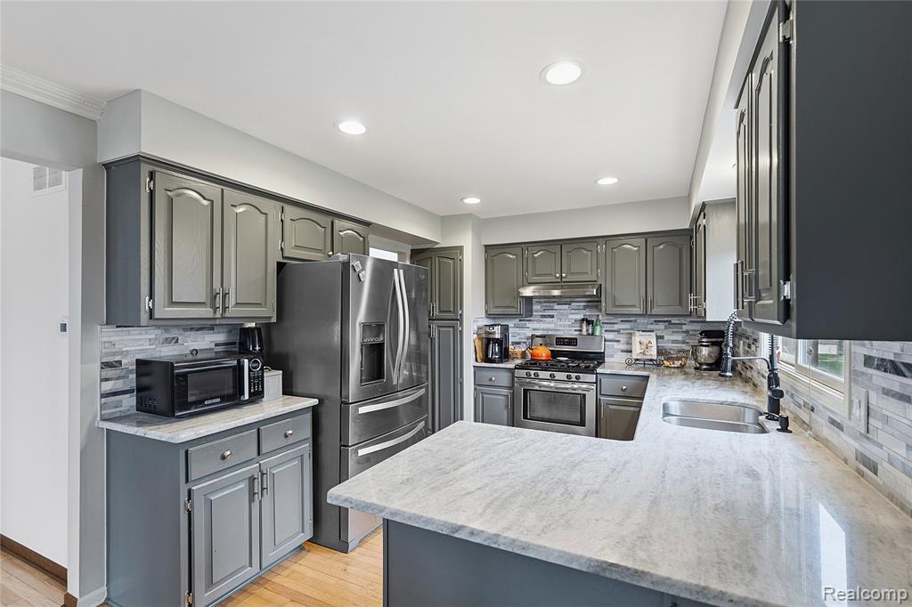 26525 Mapleridge Drive, New Baltimore, MI — Photo 11
