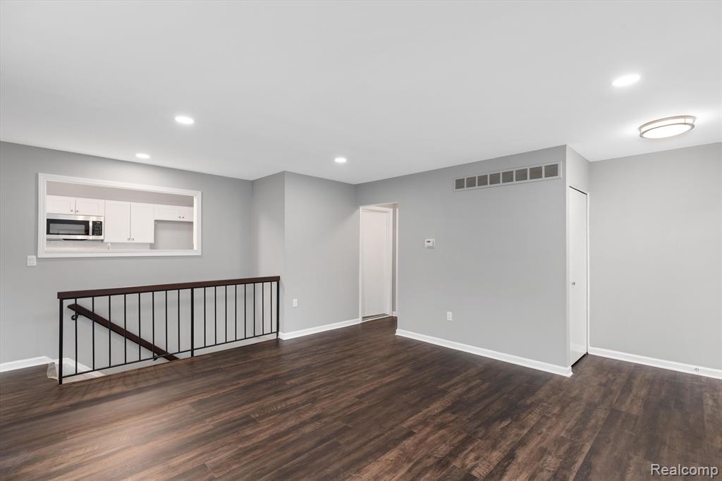 40160 NEWPORT Drive, Plymouth, MI 48170 — Photo 13