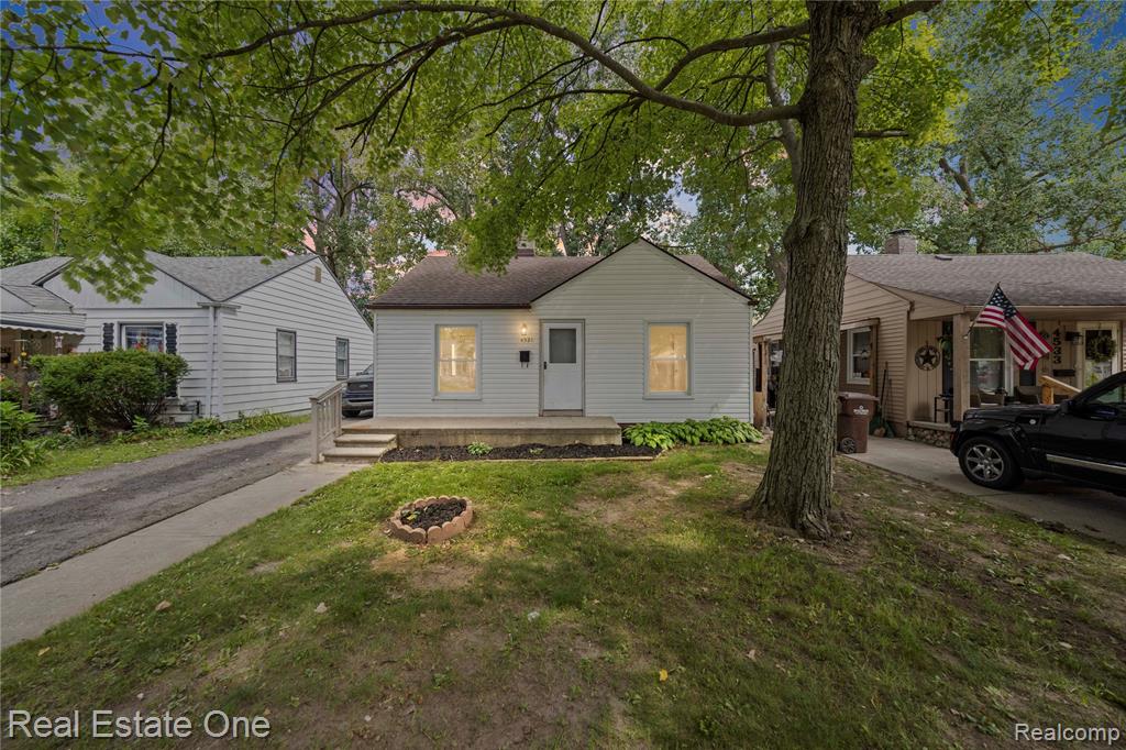 4521 COLUMBUS Street, Wayne, MI 48184 — front exterior