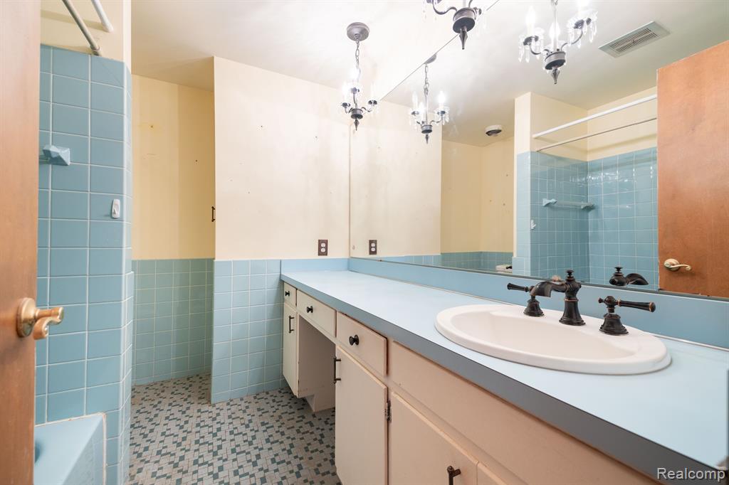 8064 WOOD Drive, Grosse Ile, MI 48138 — Photo 18