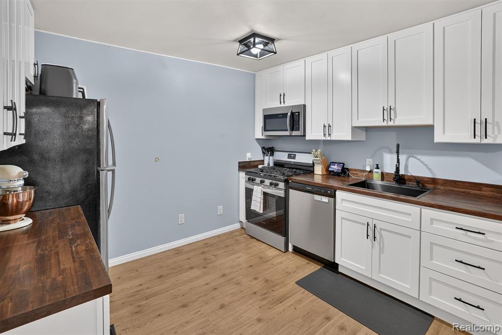 8696 Sargent Road, Fowlerville, MI 48836 — Photo 14