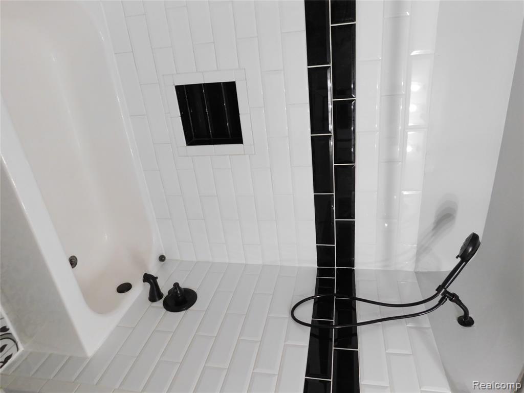 16740 College, Fraser, MI 48026 — Photo 18