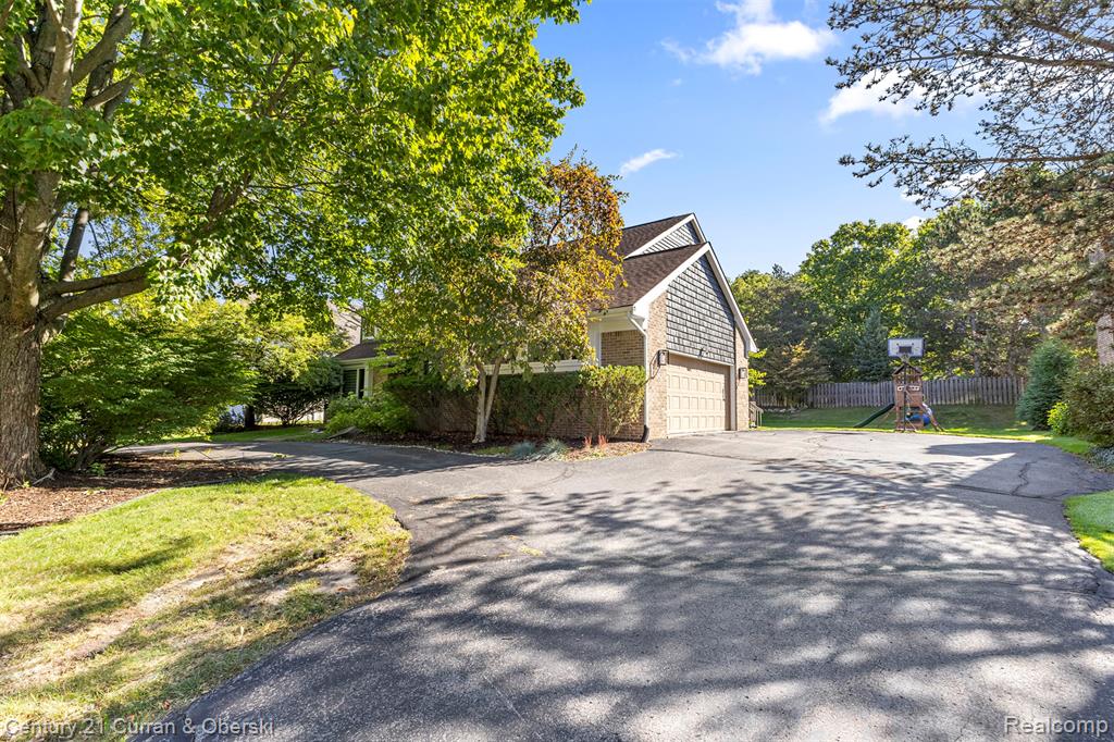 5084 Champlain Circle, West Bloomfield, MI 48323 — Photo 3