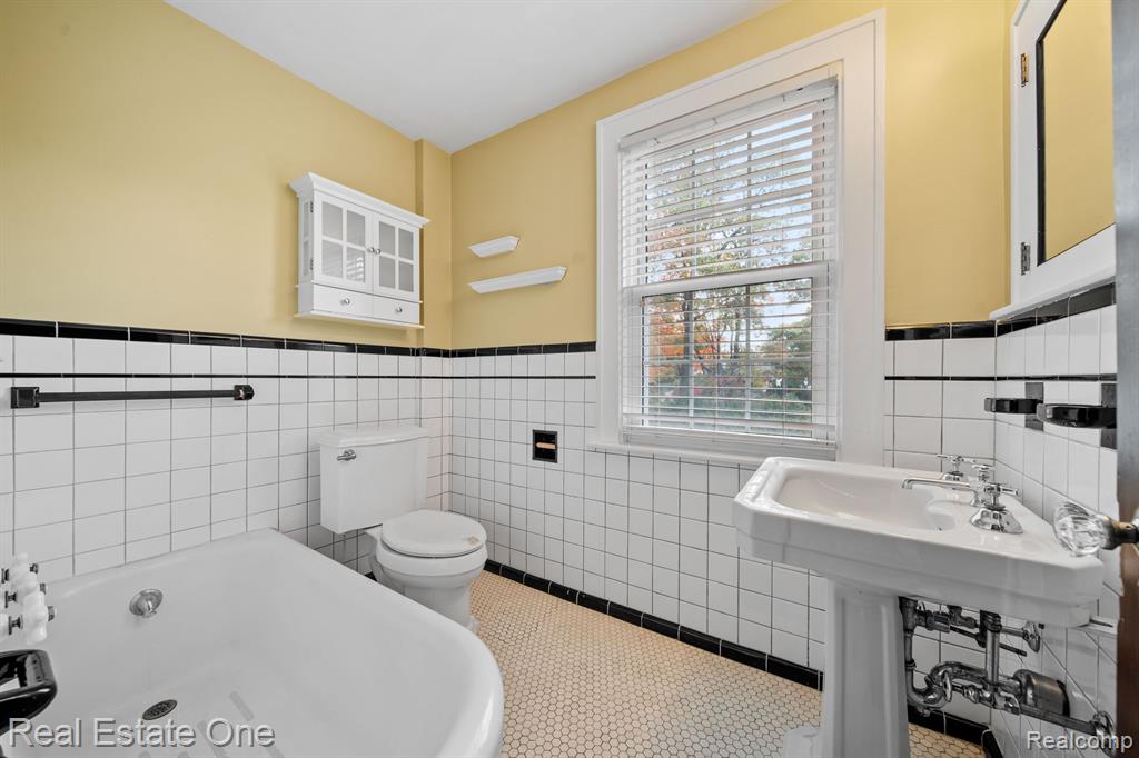 819 S HIGHLAND Street, Dearborn, MI 48124 — Photo 25