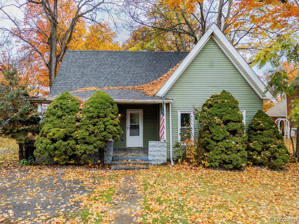 7742 MOSCOW Road, Horton, MI 49246 — front exterior