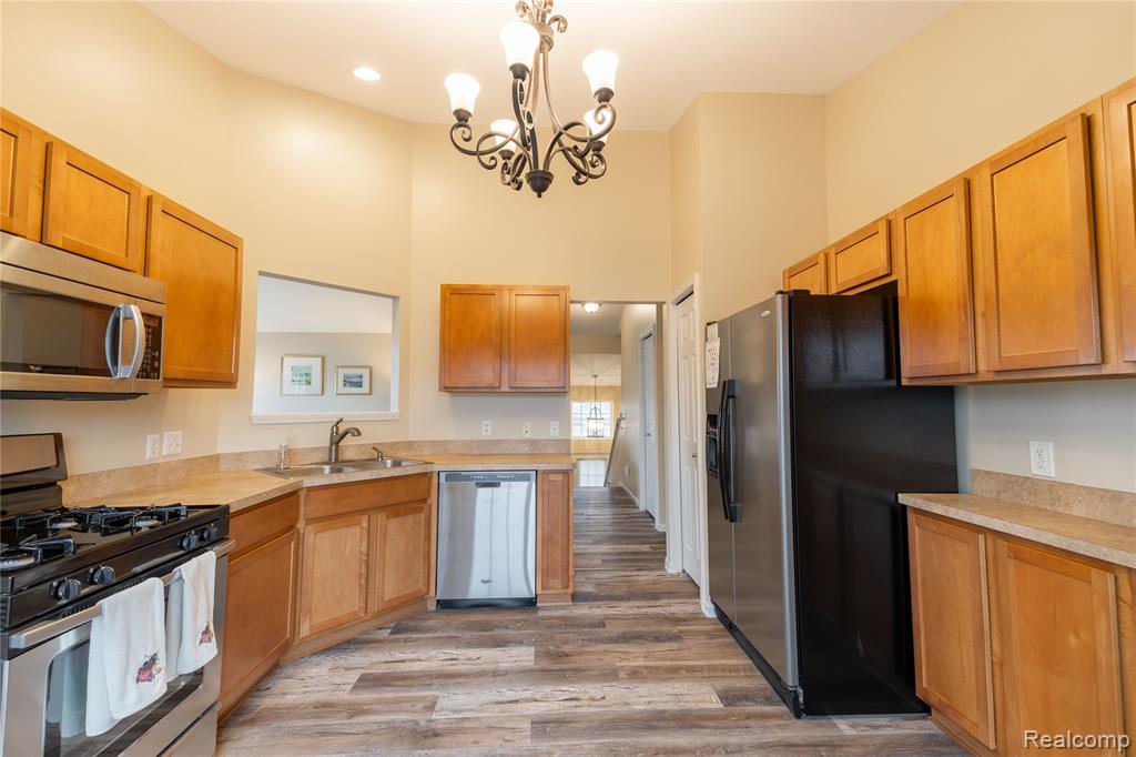 26616 Kirkway Circle, Woodhaven, MI 48183 — Photo 15