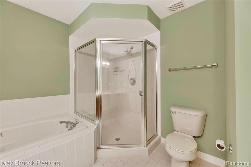 6166 Lochmore Drive, Commerce Twp, MI 48382 — Photo 17