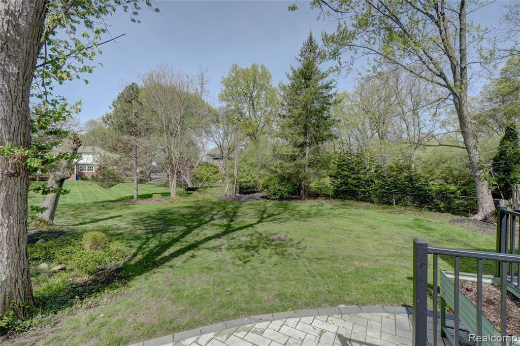 19341 Devonshire Street, Beverly Hills, MI 48025 — Photo 36