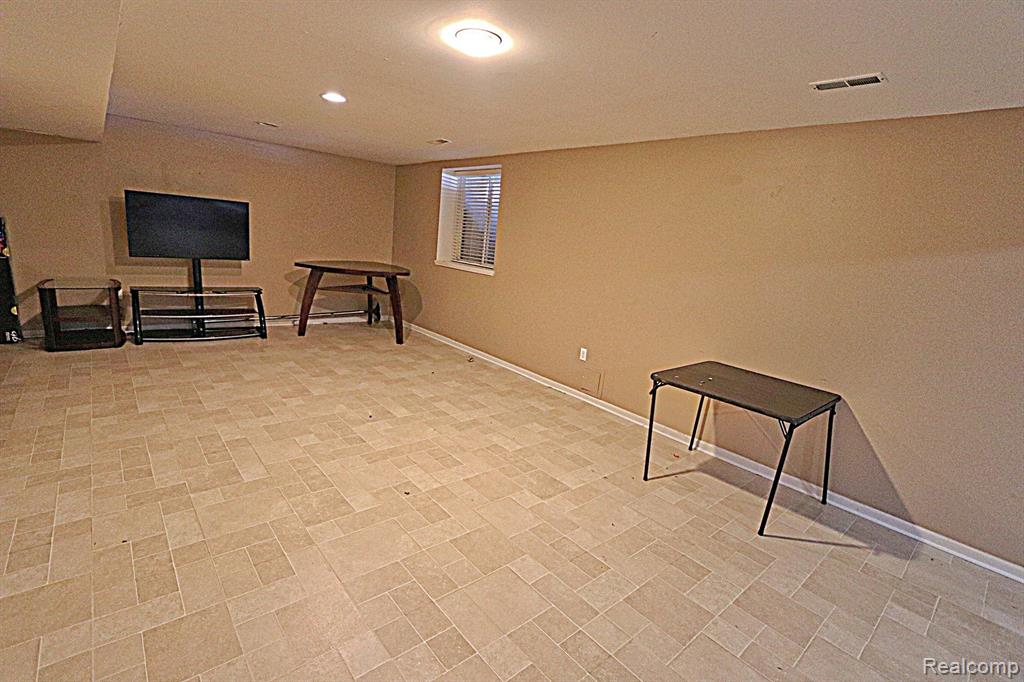 13218 MANTAUK, Belleville, MI 48111 — Photo 38