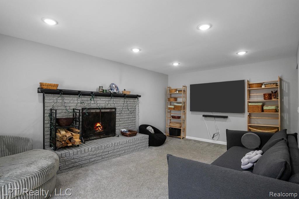 18441 ROSELAND Boulevard, Lathrup Village, MI 48076 — Photo 24